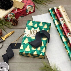 Hallmark Traditional 3-Pack Foil Christmas Wrapping Paper Assortment, 60 Sq. Ft. -Hallmark Gift Shop Foil Christmas Wrapping Paper Assortment 5JXW1065 03